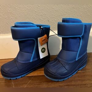 NWT toddler boy size 11 snow boots